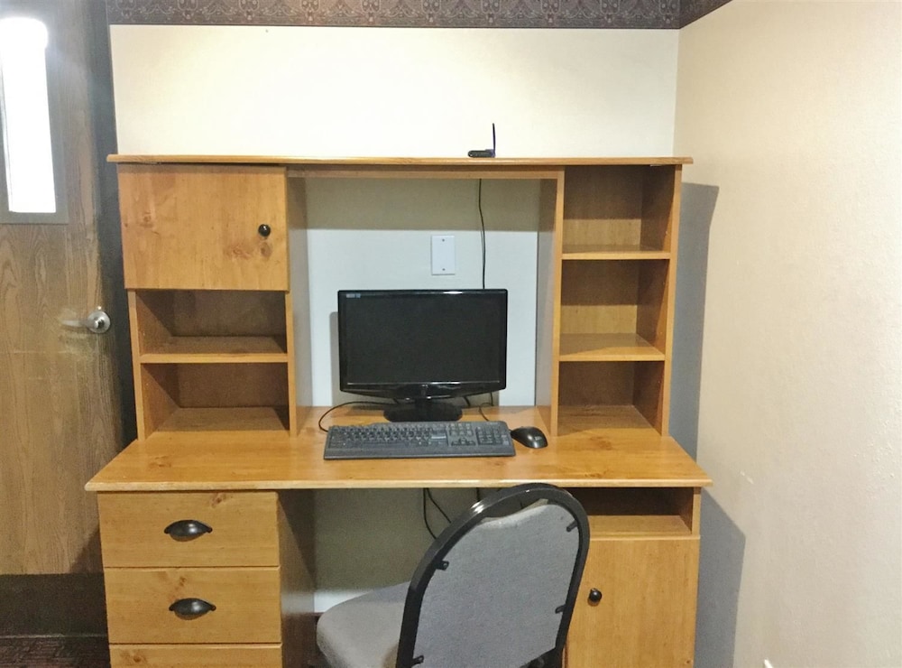 Capital O Amerihost Inn and Suites Fulton Hwy 54 MO
