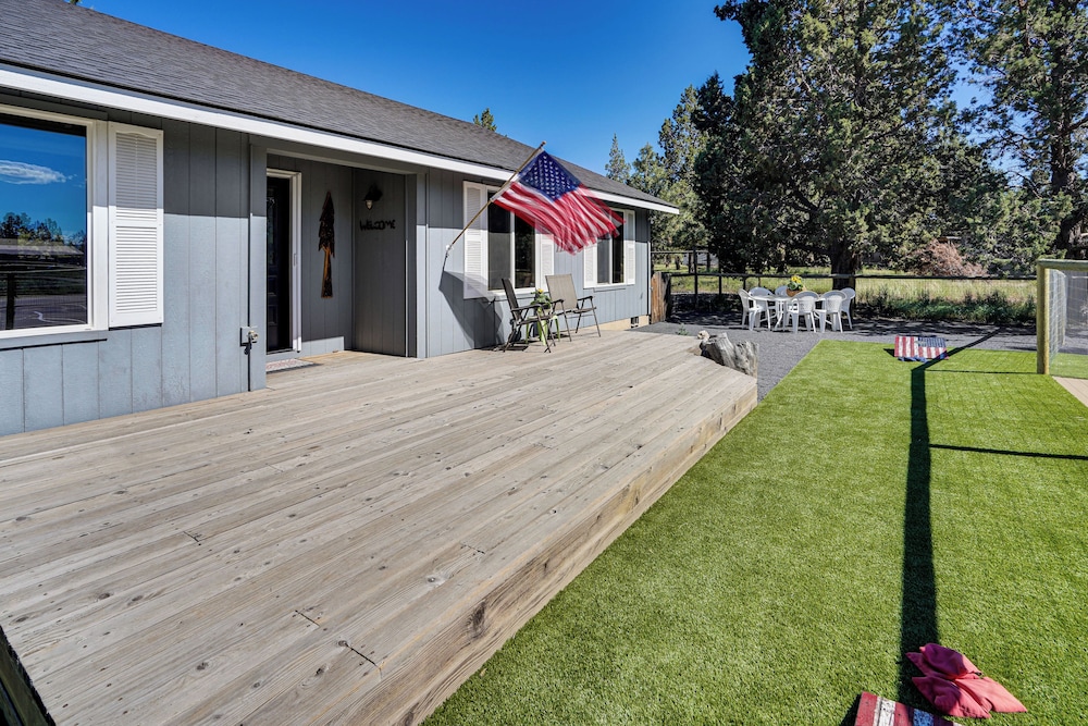 Pickleball Country Retreat in Bend! view 5