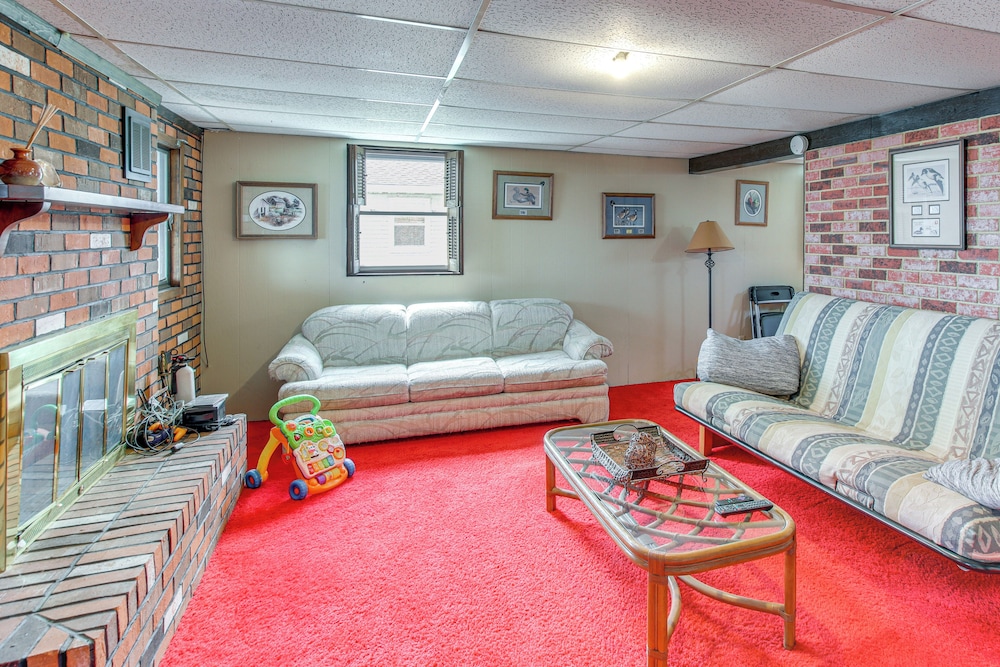 Riverfront Gem w/ Kayaks & Yard in Montrose!