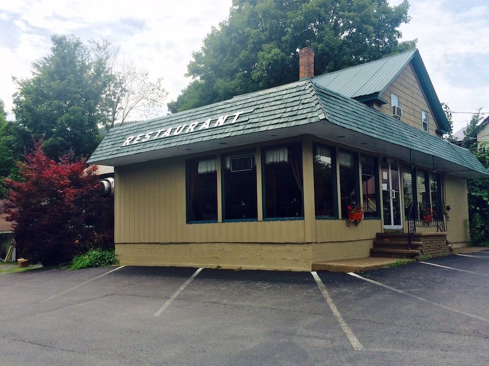 Adirondack Oasis Motel