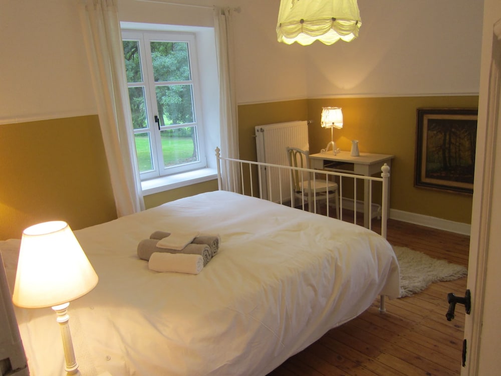 Delightful Castle in Bastogne with Hot Tub view 3