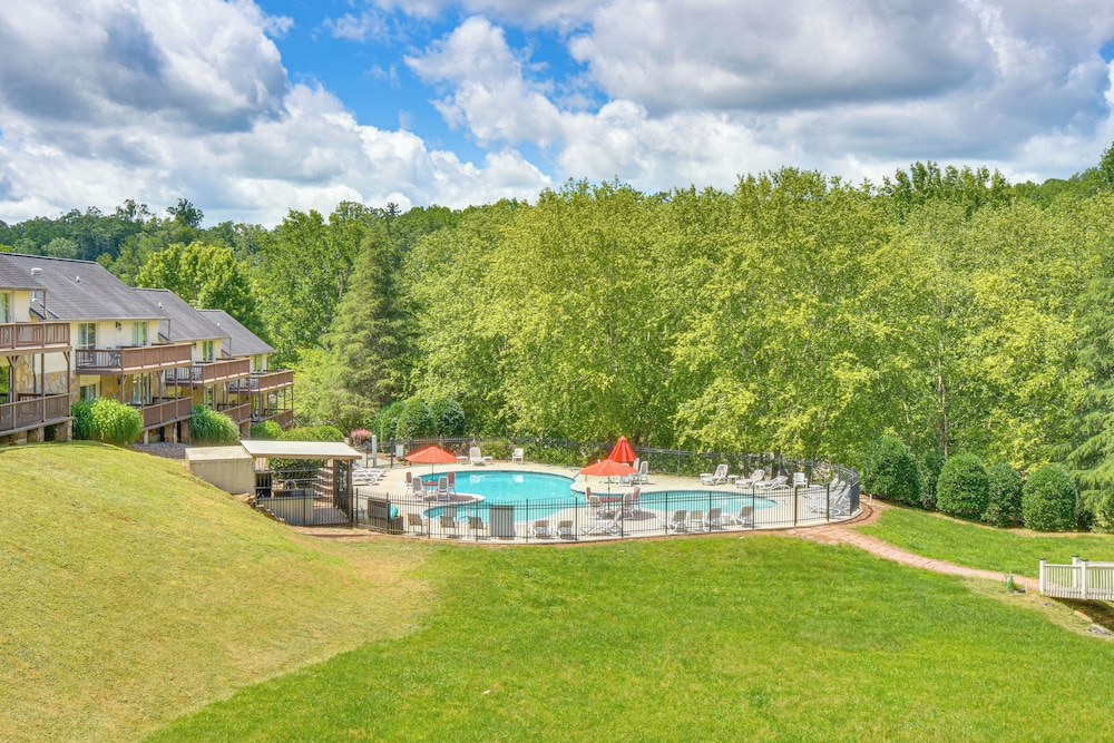 Golf Access & Furnished Deck: Cabin in Clayton