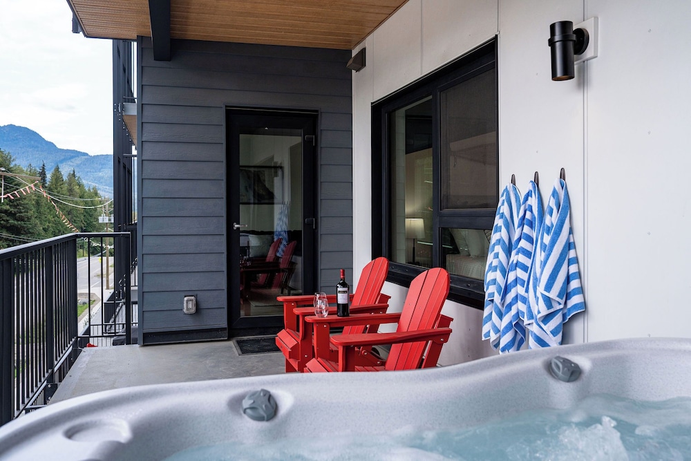 Hotel The Grizzly Basin by Revelstoke Vacation - Image 1