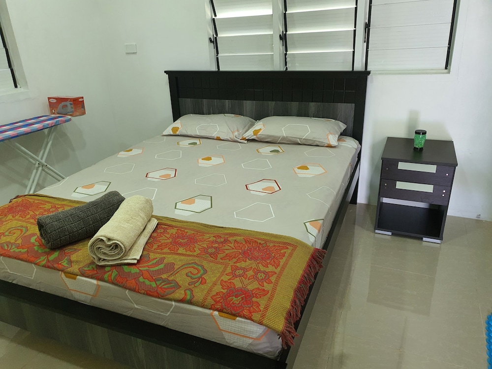 Master Bedroom with Shared Kitchen - view 5