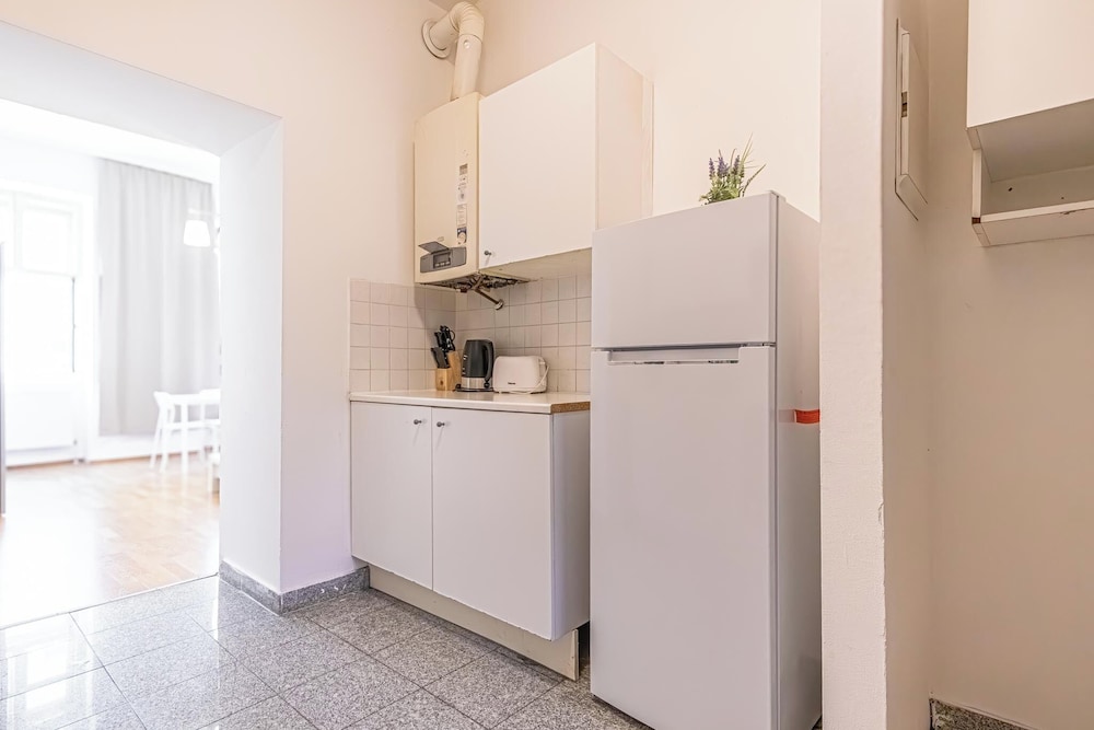 Affordable Cozy 2BR Apt Near Stadthalle