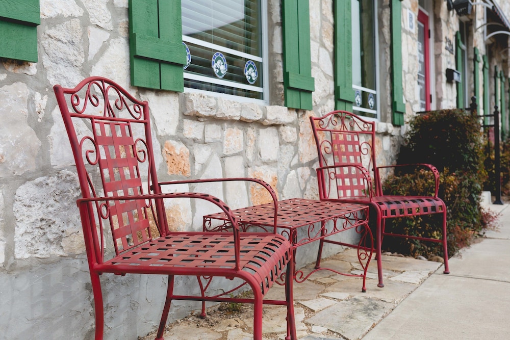 High Cotton Inn