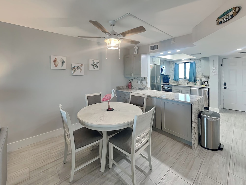 Seaside 4 by Distinctive Beach Rentals