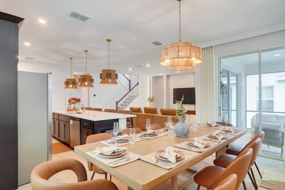 Luxury 7BR Villa, Pool, Spa & Game Room