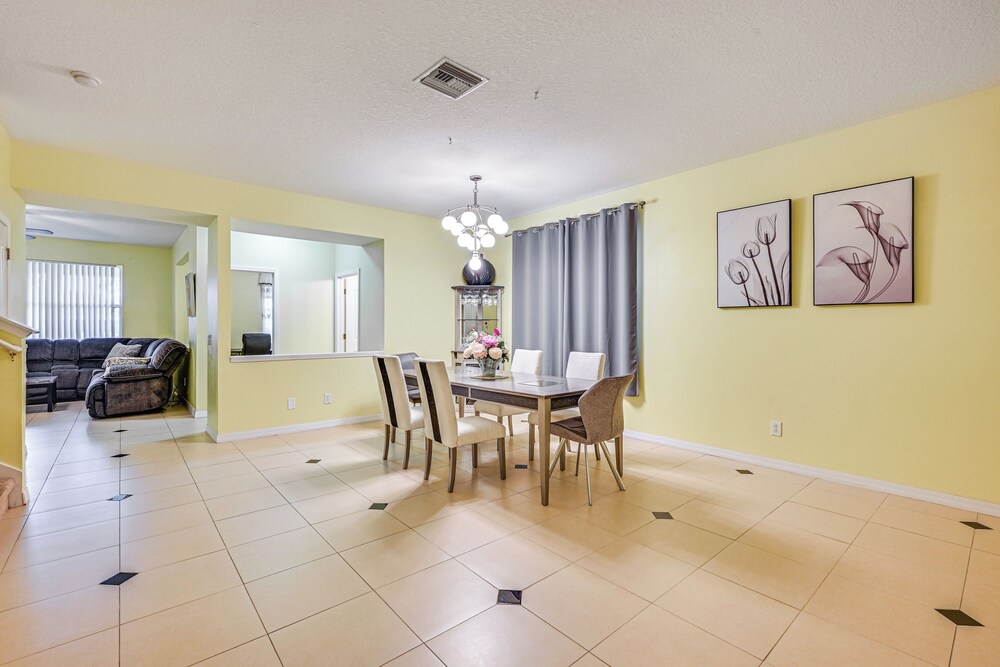 9 Mi to Apollo Beach: Riverview Getaway!