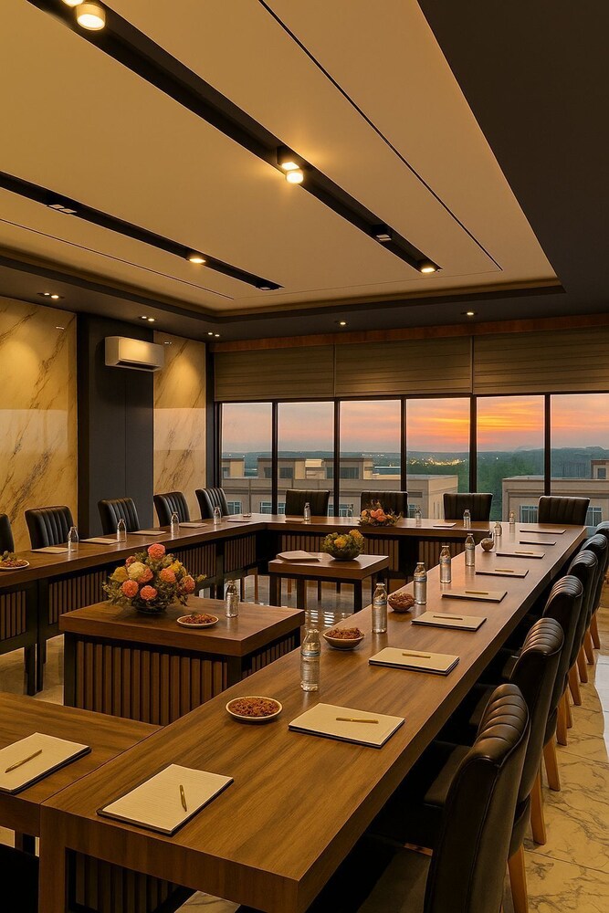 Bona Ventura Hotel & Skybar