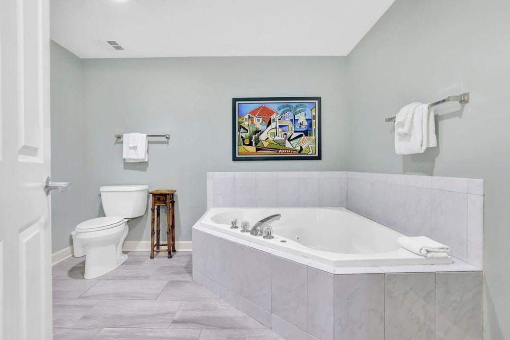 Admirals Quarters 802 Amenities Galore Spacious view 3