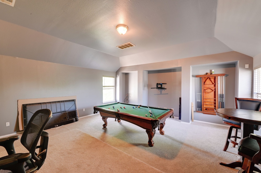 Shop, Play & Explore: Family Home in Allen