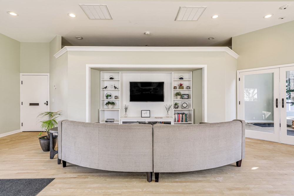 1 Mi to Mohegan Sun: Studio w/ Golf Course Views