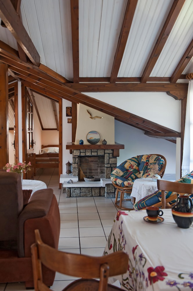 Kamares House Apartments & Studios