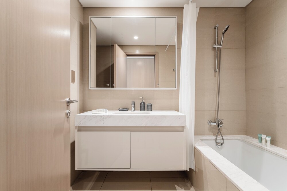 Ultra LUX Burj View Spacious High Floor