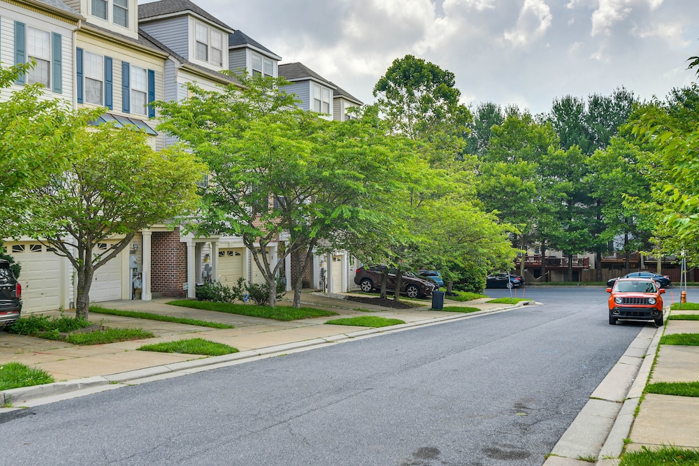 Owings Mills Townhouse: 8 Mi to Liberty Reservoir! - Property Image 5