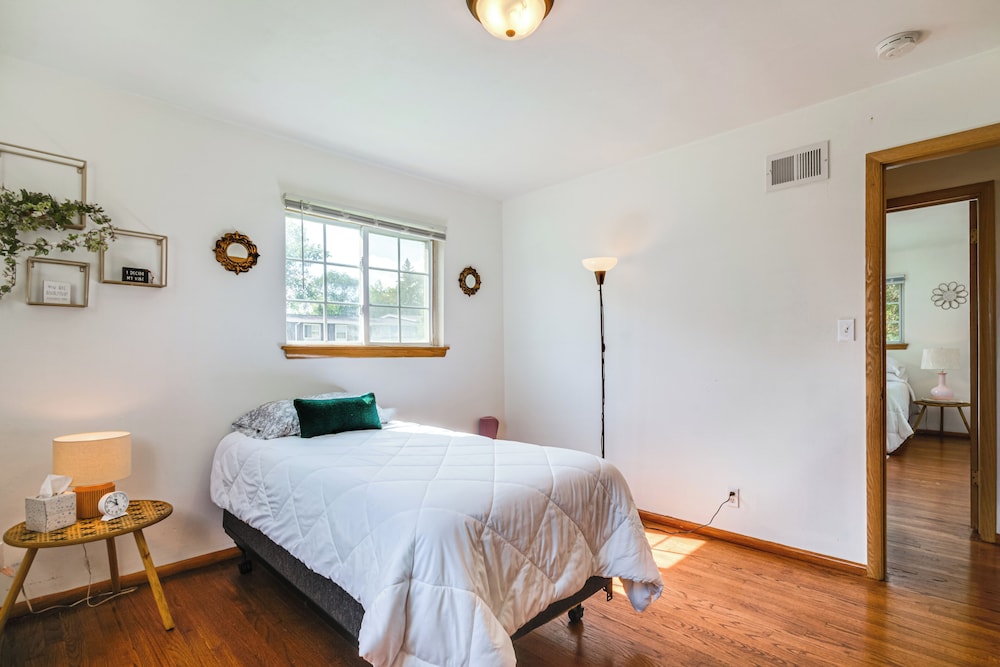 Menomonee Falls Condo 12 Mi to Lake Michigan!