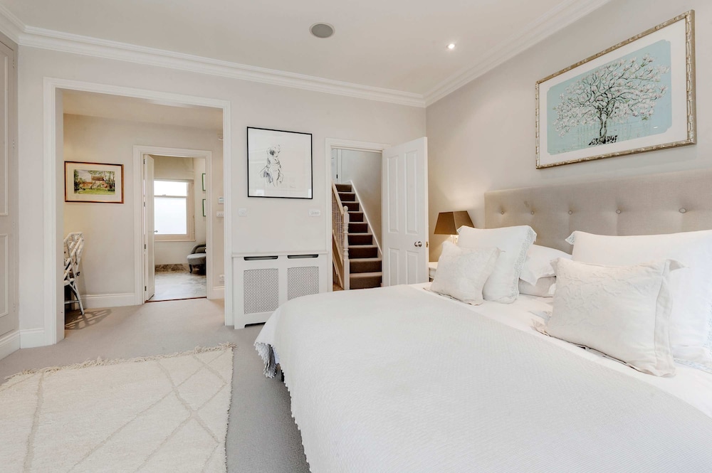 Stunning 4 bed Fulham Home With Garden