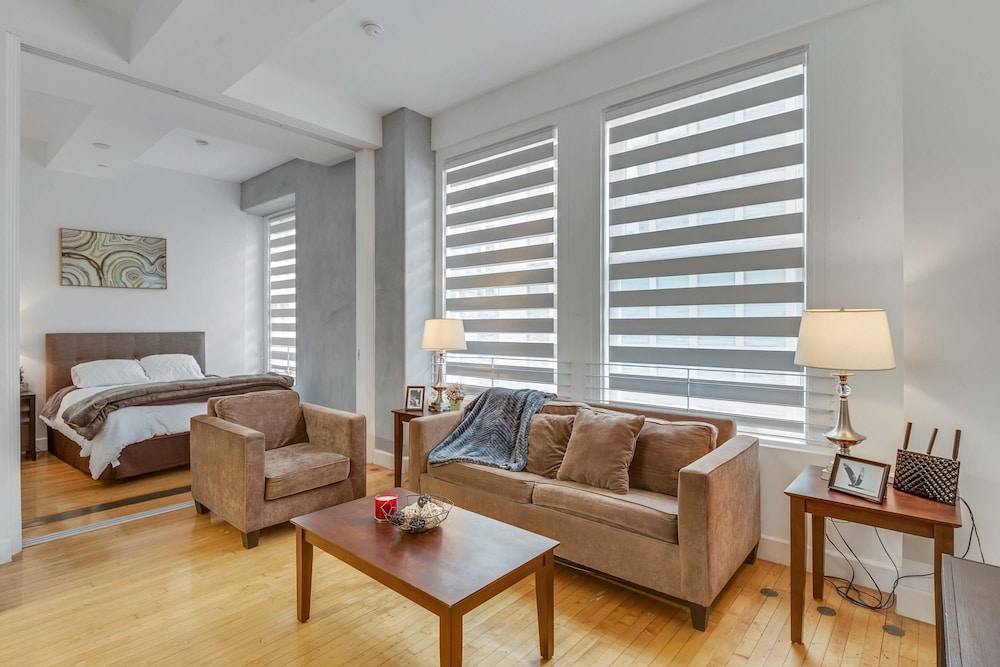 Stylish Deluxe 1BR At HWH by Oneluxstay