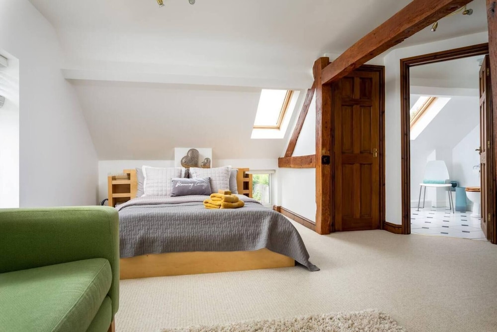 Cotswold Barn Conversion With Private Hot Tub view 3