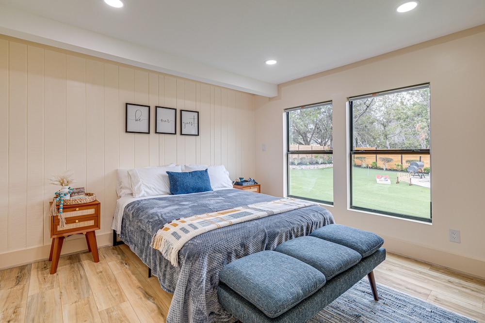 Lago Vista Home w/ Putting Green, Pool & Jacuzzi view 2