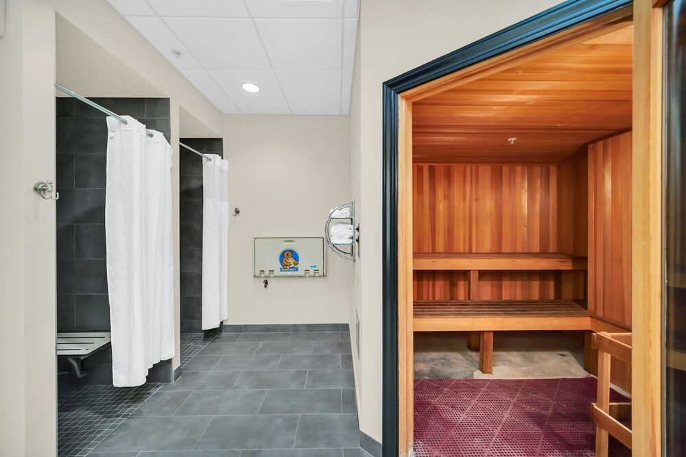 3BR Condo - Hot Tub Games Pool - Near Disney