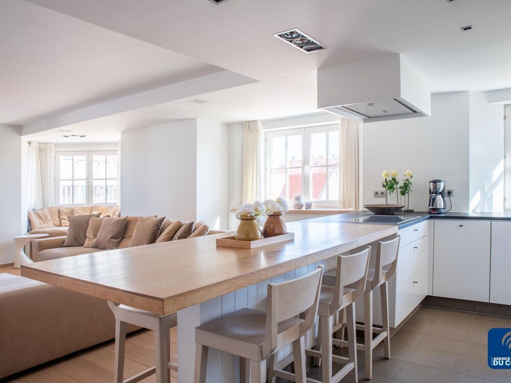 Elegant Seaside Apartment