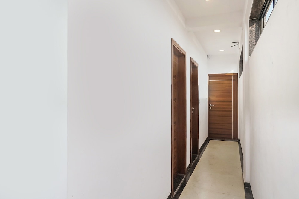OYO Flagship 26583 Hotel Kohinoor Plaza view 2