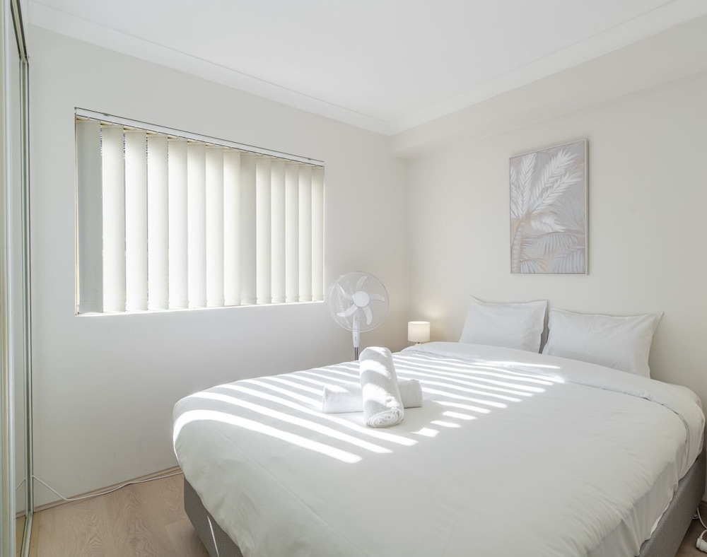 Kozyguru | Homebush West | 3-Beds Apt With Parking