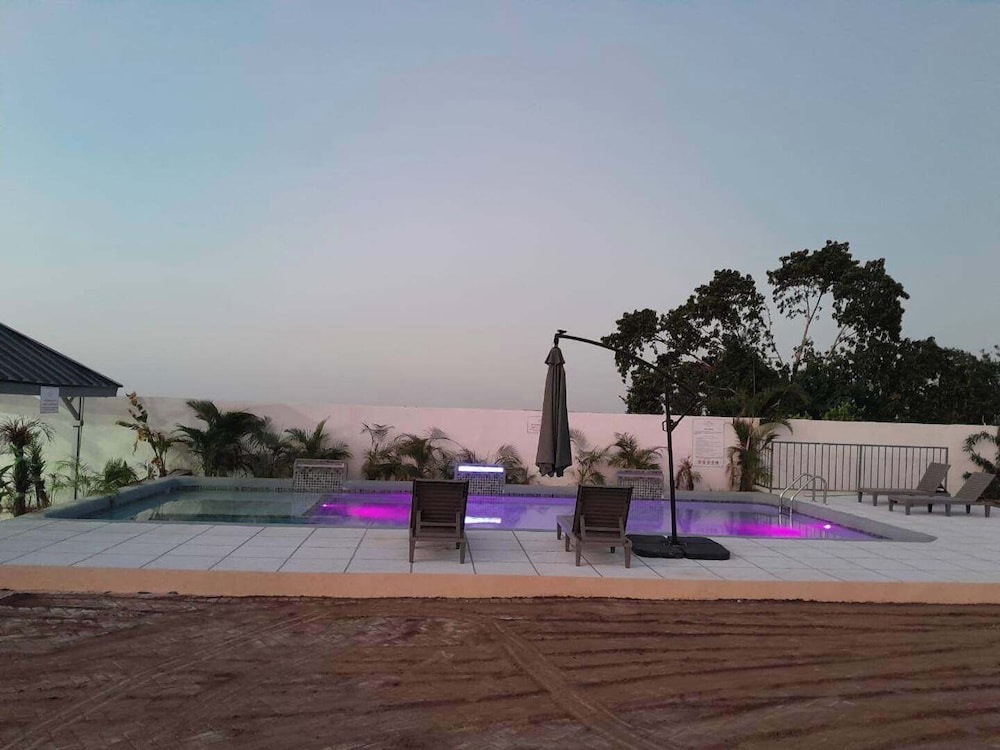 Montana Villa-ochorios-sleeps6-aircon-pool-tv-wifi