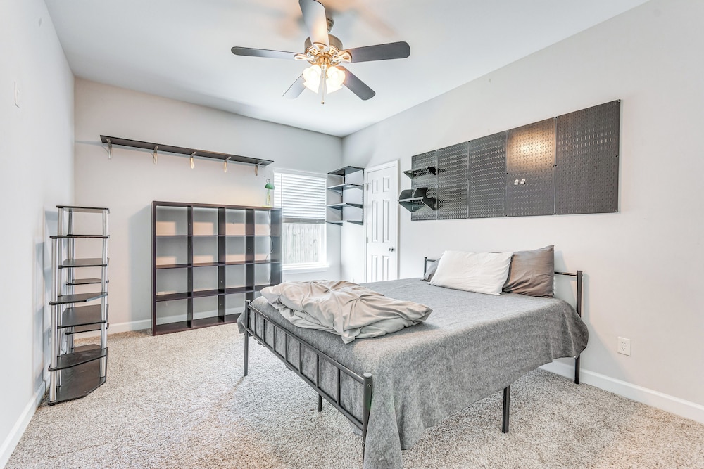Military-friendly Home Near Navarre Beach & Base!