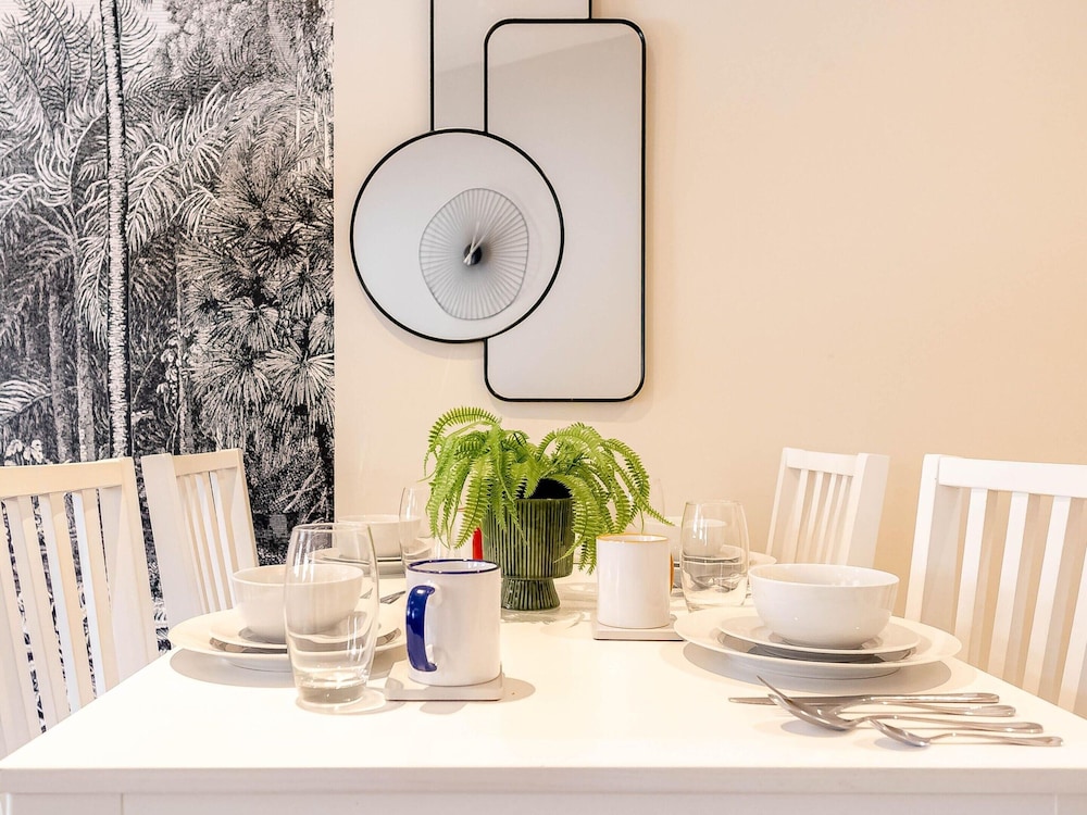 Explore Granary Square Two Bedroom by Belvilla