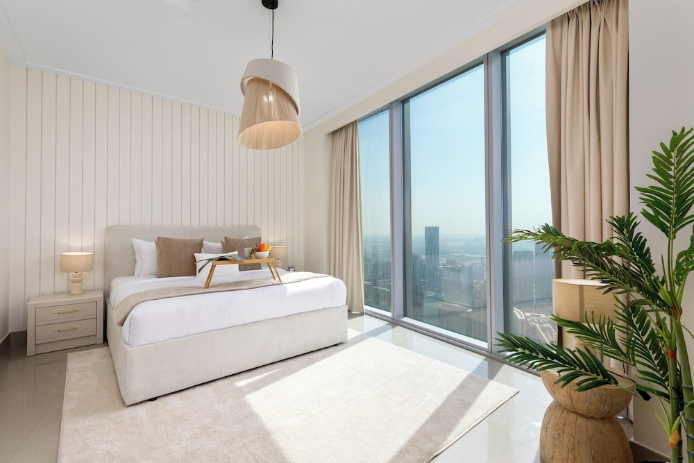 Maison Privee - City Heights Retreat w/ Panoramic Skyline Views
