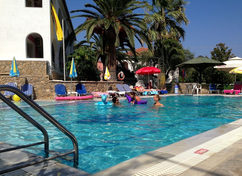 Mathraki Resort