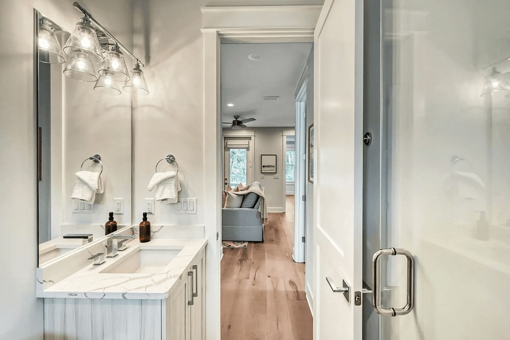 Amour La Mer by Avantstay Rooftop Patio Pool Access Walk to Beach