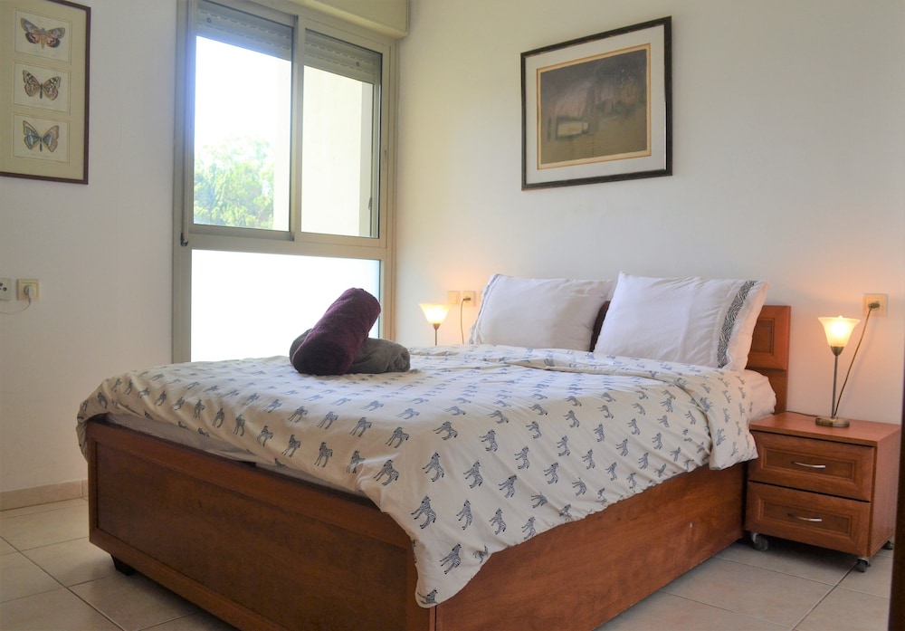 2BDR Amazing Location with Parking view 3
