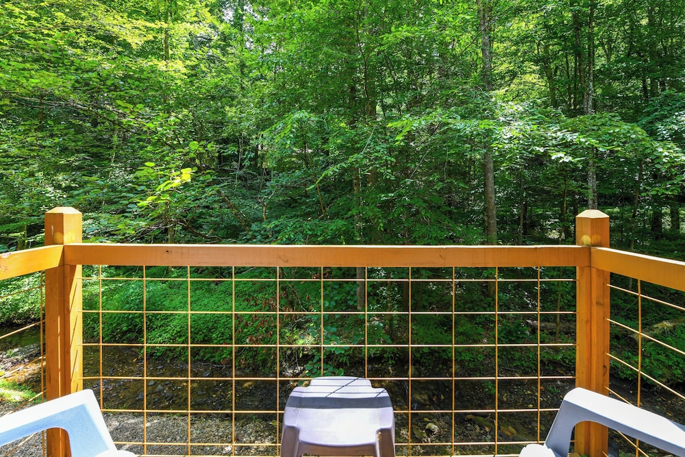 Fire Pit: Tree-lined Gem in Cosby