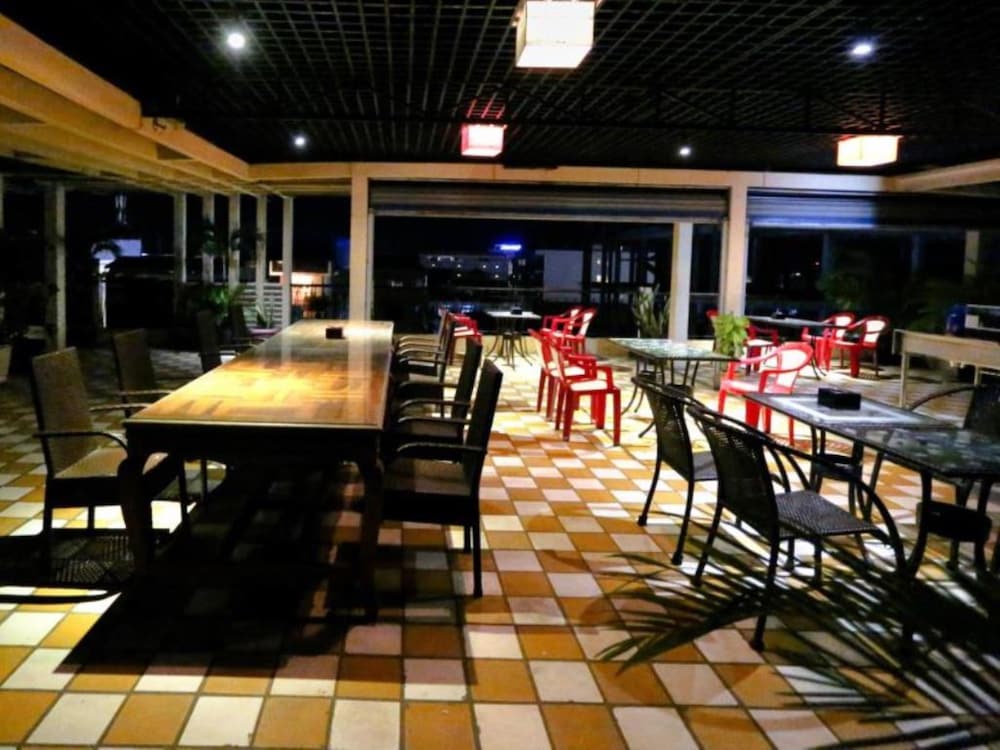 Battambang Vacations - Royal Hotel - Property Image 1
