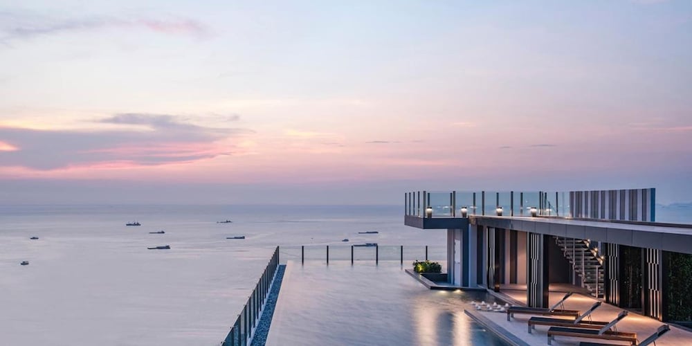 Best Location of Pattaya, Sky Pool and Close to The Beach