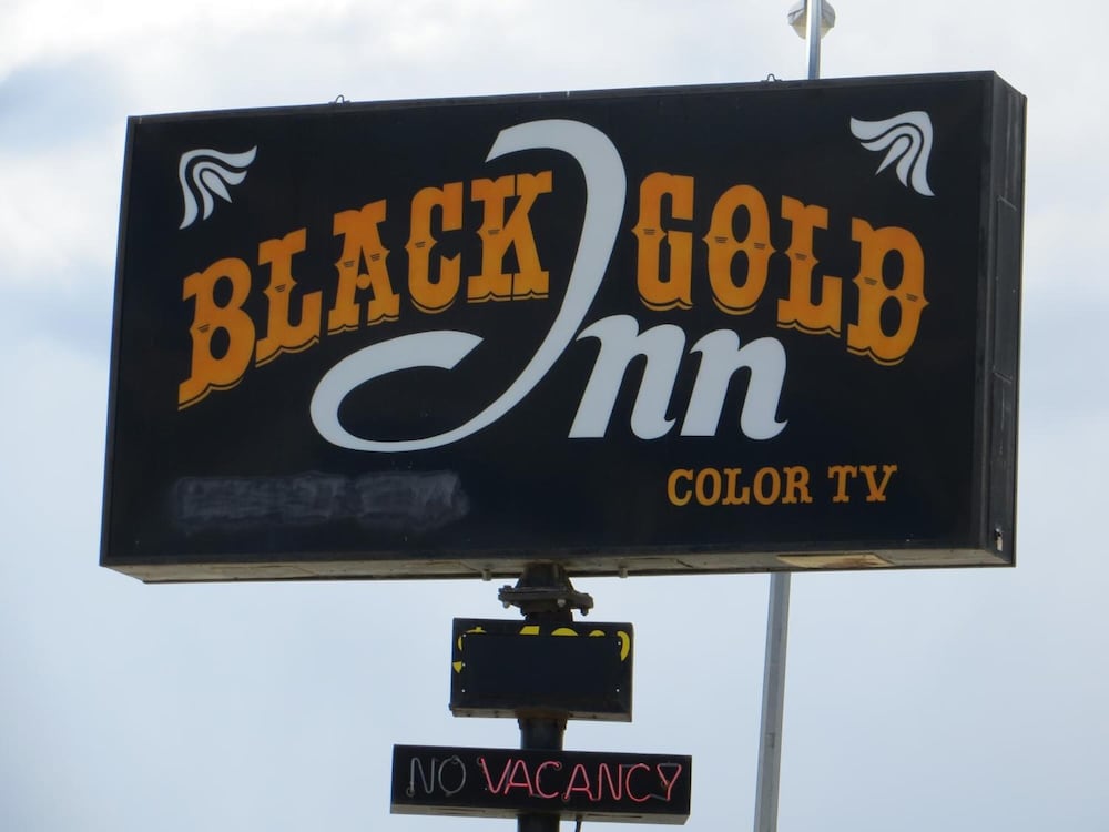 Edson Vacations - Black Gold Inn - Property Image 4