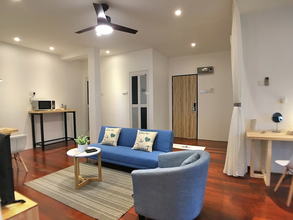 iBook7 - 2 Bedroom Gurney Studio Suite by iBook Homestay