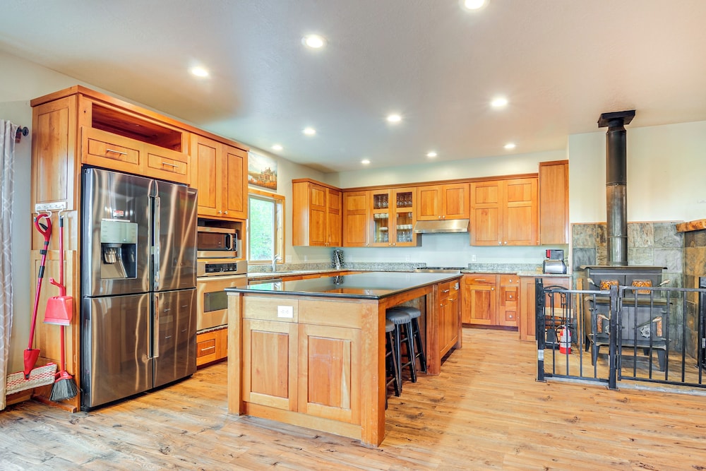 Brian Head Cabin < 1 Mi to Resort: Ski + Mtn Bike