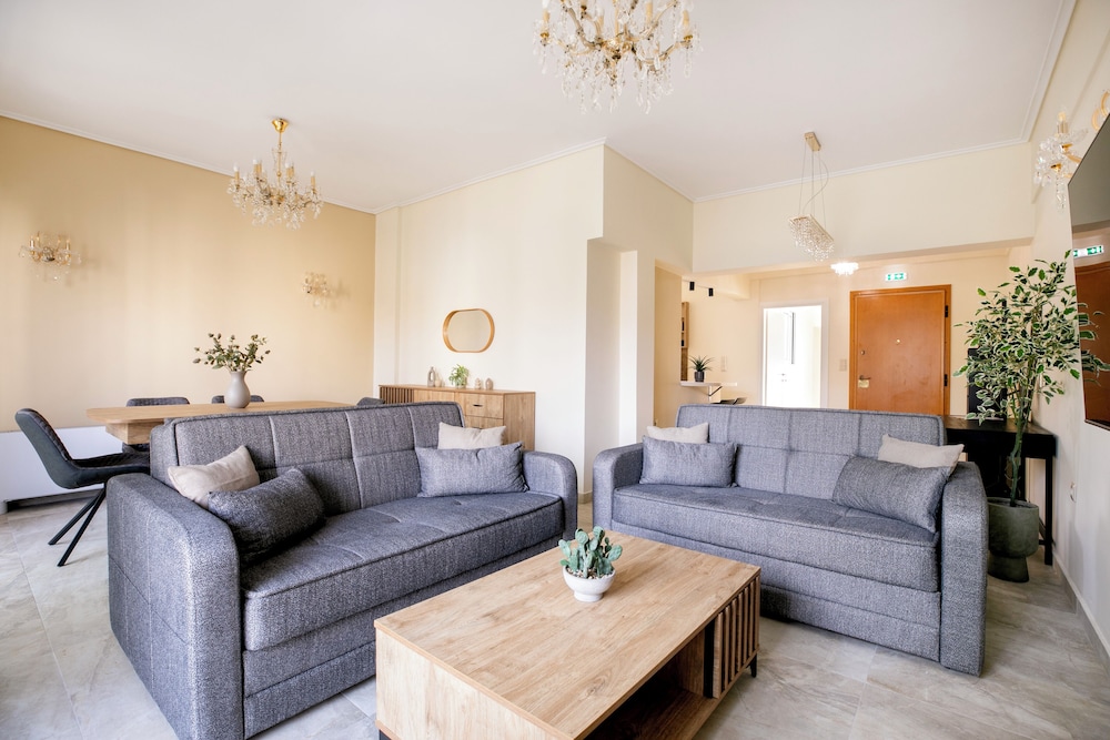Kallisti 2BR Apt & Balcony in Nea Smyrni