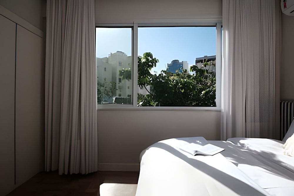 Leblon | Recém reformado, 2 quartos, 5 min da Praia – por Casapē Rio