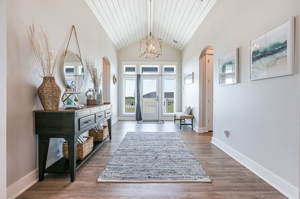 Seashells By The Seashore 3 Bedroom Home by RedAwning view 4