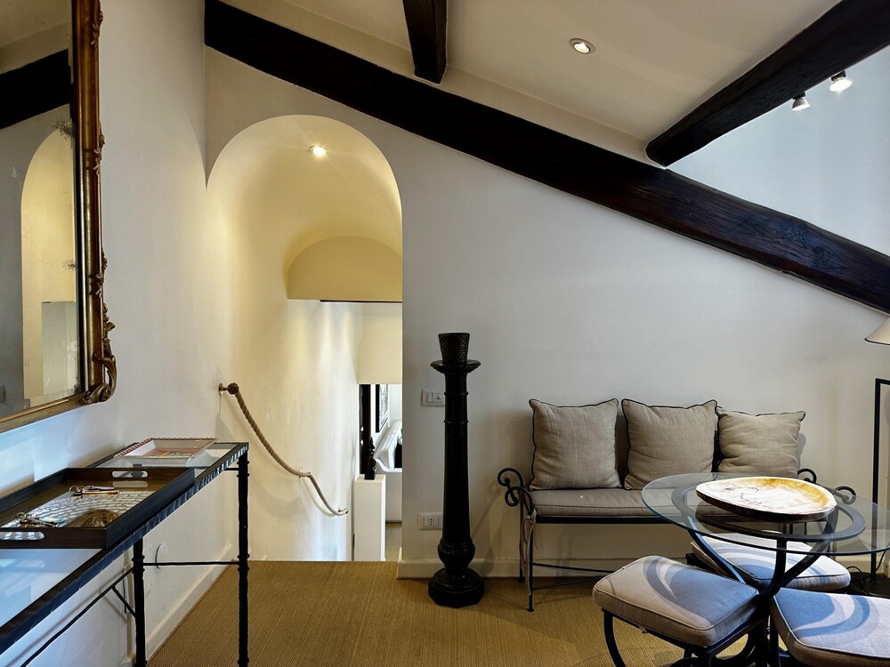 L Ortensia Bianca in Palazzo Ruspoli a Superb Retreat in the Most Elegant Palace in Rome