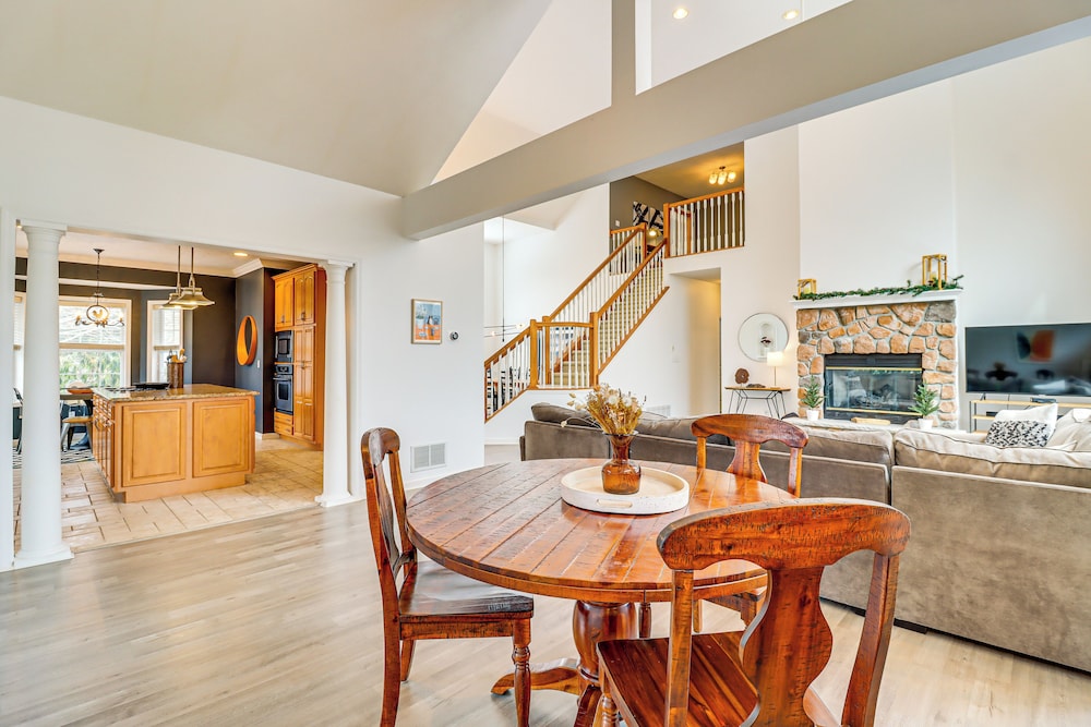 Screened Porch + Fire Pit: Spacious Pocono Retreat