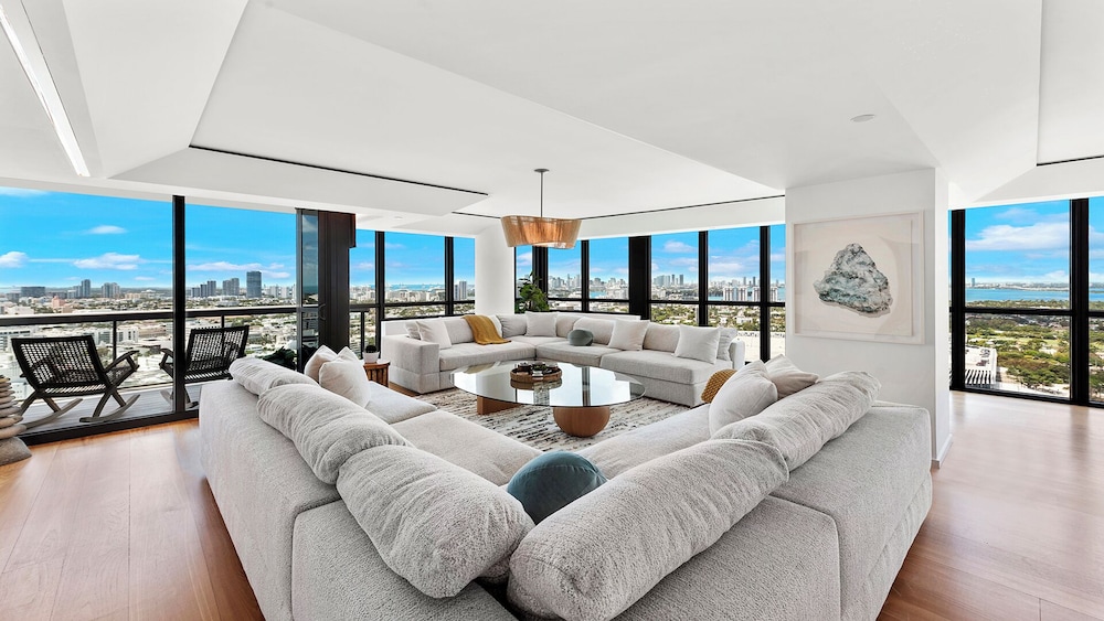 Luxury Vacation Rentals at The Setai by LRMB