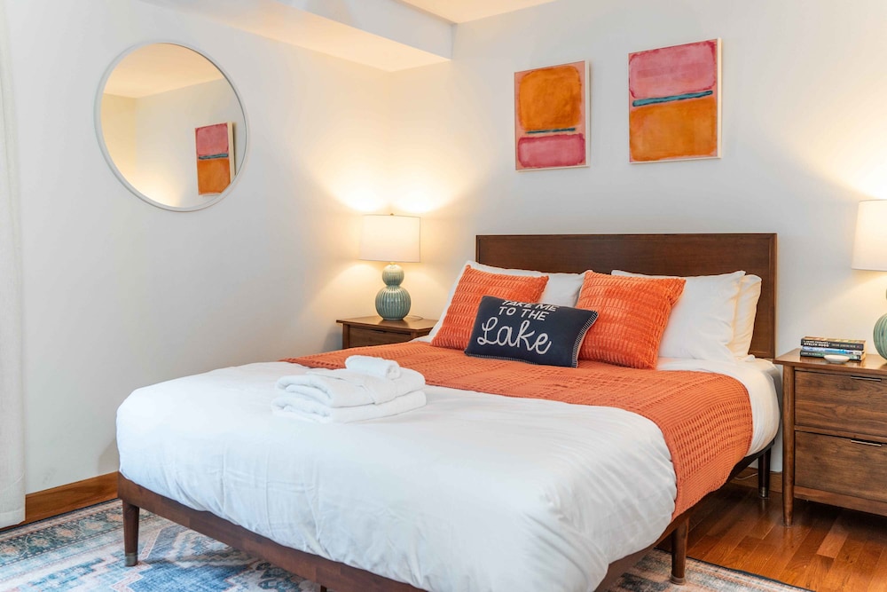 Highway Chalet - Centrally Located to Area Attractions!