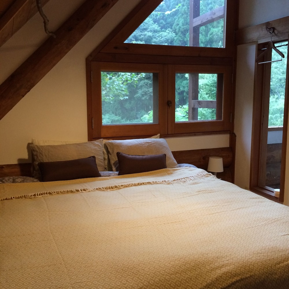 Sunnsnow Log House view 3